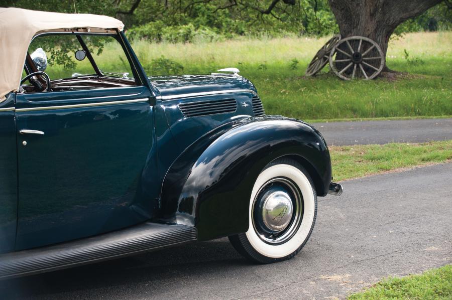  Ford DeLuxe Convertible Coupe 1938 года  (фото 11 из 20)